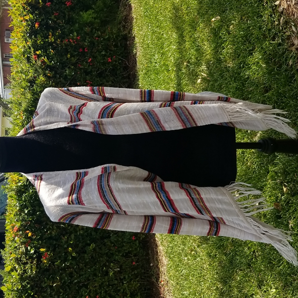 Boho style sweater with fringe bottom